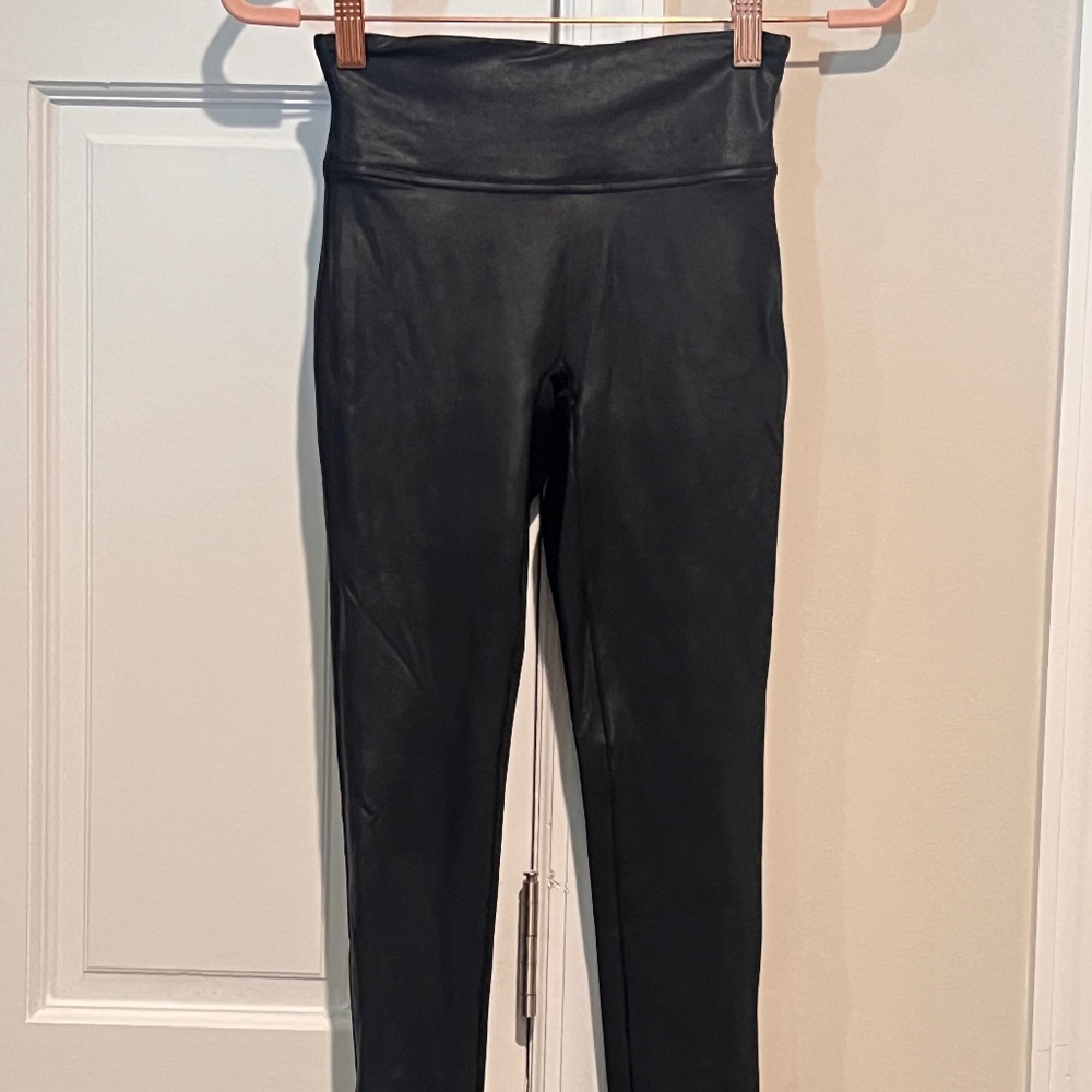 SPANX Women’s Faux Leather Leggings- Black/ Size X-Small Petite - Picture 5 of 5